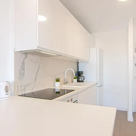 Modern Ocean View Ph12 *